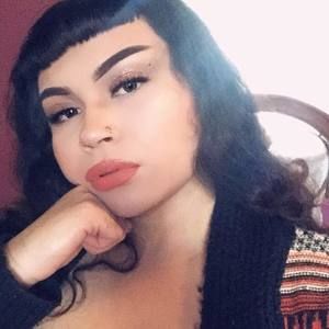 Meet your Posher, Esmeralda